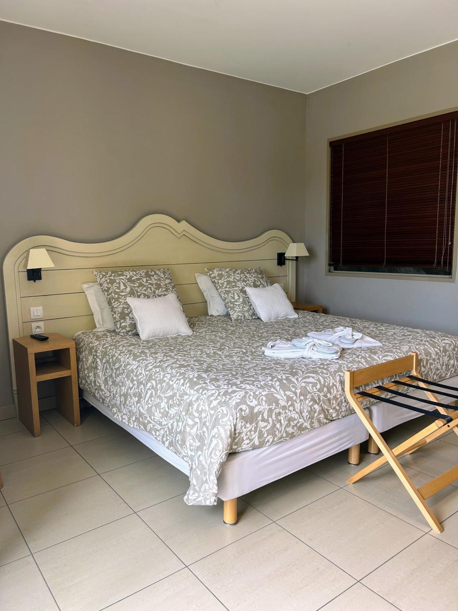 Suite Superieure Domaine Du Golf St Endreol, 1 A 2 Personnes La Motte Extérieur photo